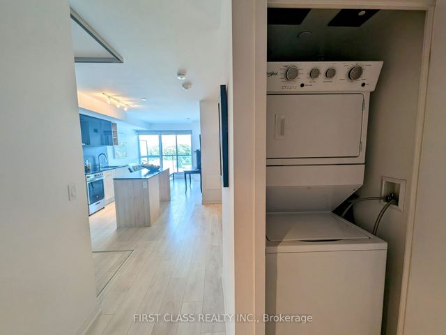 411 - 31 Tippett Rd