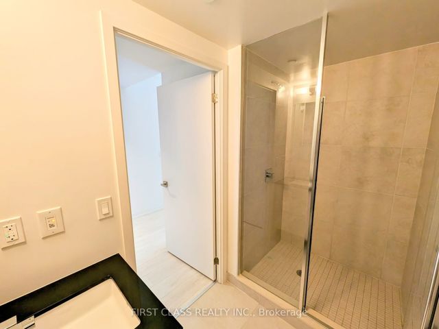 411 - 31 Tippett Rd