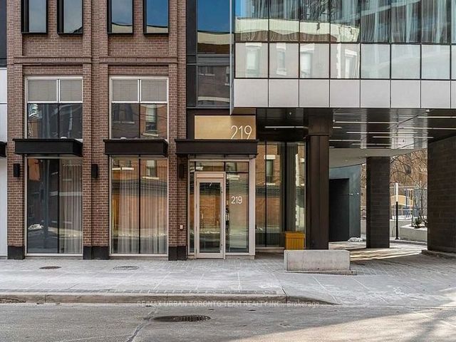605 - 219 Dundas St E