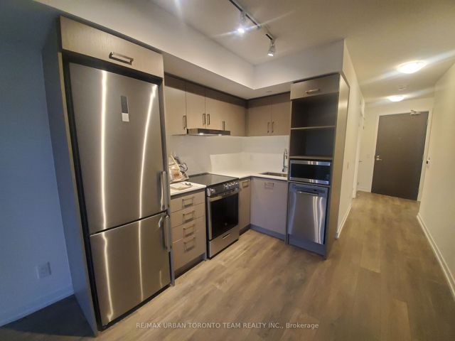 605 - 219 Dundas St E