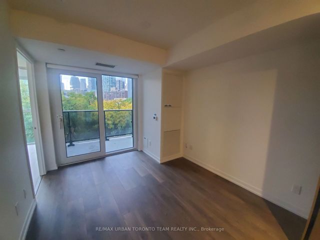 605 - 219 Dundas St E