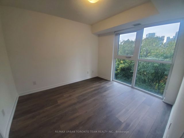605 - 219 Dundas St E