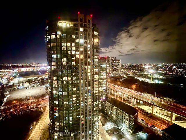 2809 - 215 Fort York Blvd