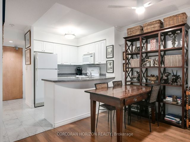 305 - 30 Hayden St