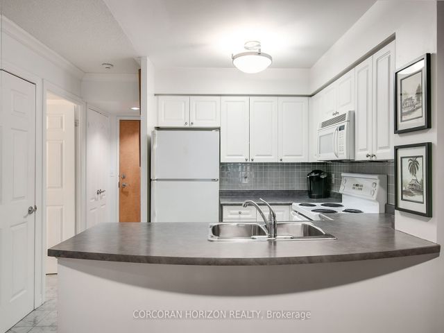 305 - 30 Hayden St