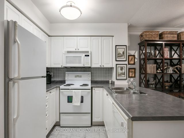 305 - 30 Hayden St