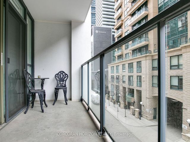 305 - 30 Hayden St