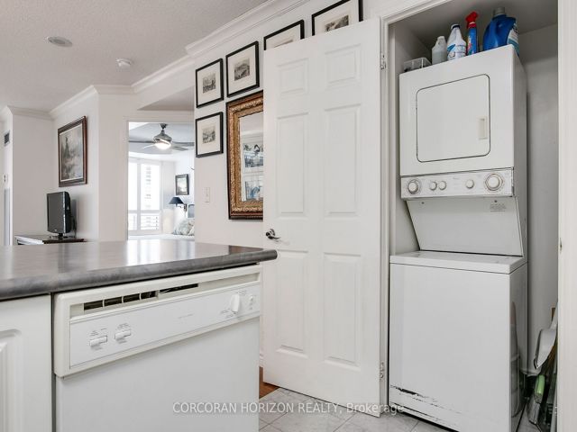 305 - 30 Hayden St
