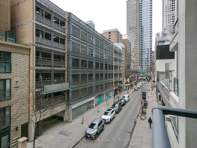 305 - 30 Hayden St