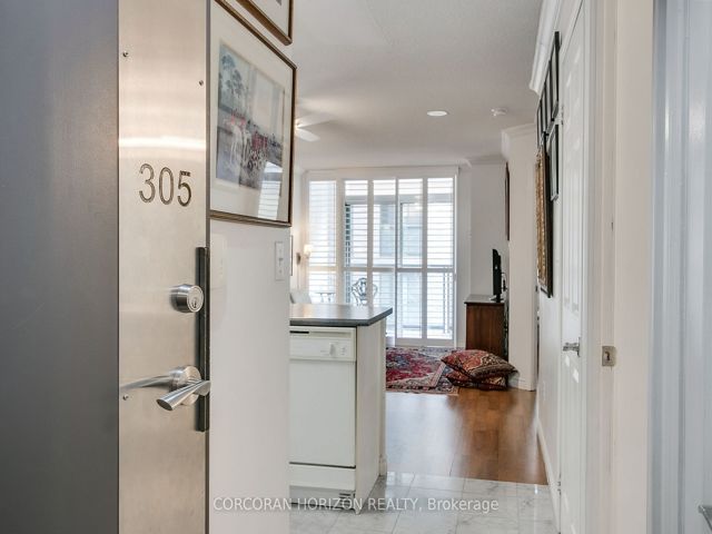 305 - 30 Hayden St