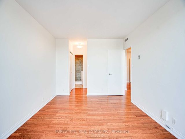 402 - 350 Lonsdale Rd