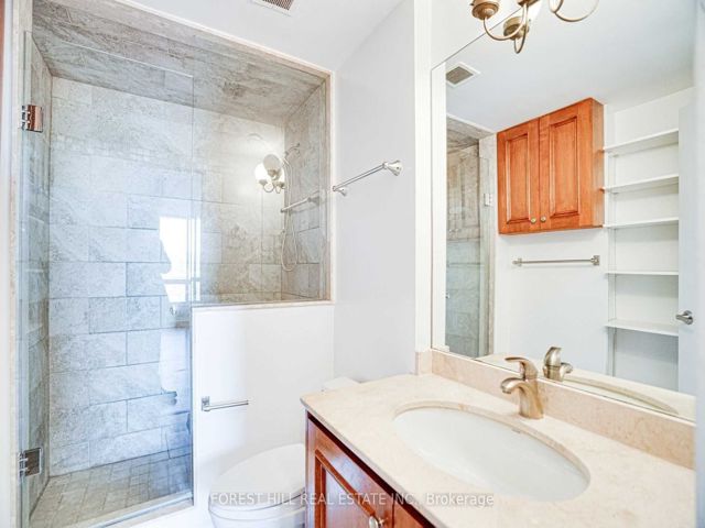 402 - 350 Lonsdale Rd