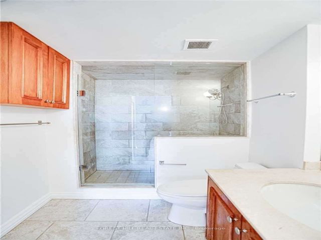 402 - 350 Lonsdale Rd
