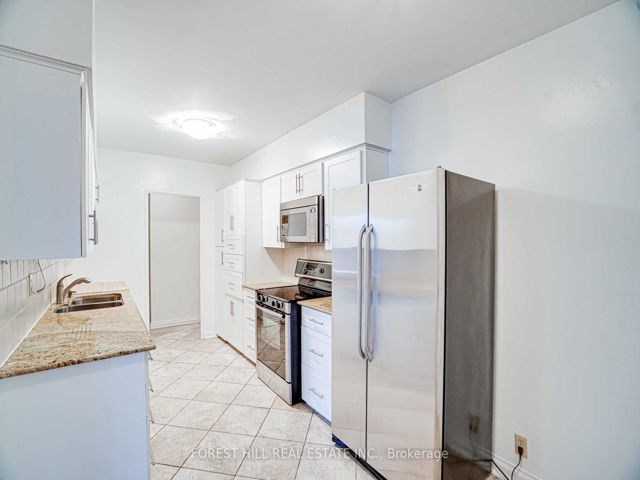 402 - 350 Lonsdale Rd