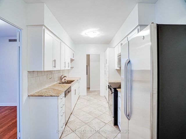 402 - 350 Lonsdale Rd