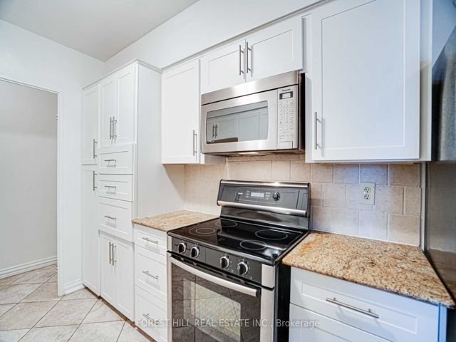 402 - 350 Lonsdale Rd