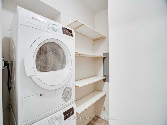 402 - 350 Lonsdale Rd