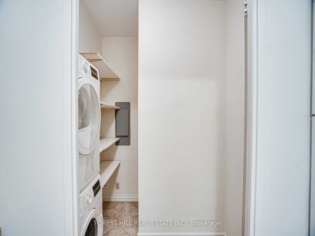 402 - 350 Lonsdale Rd