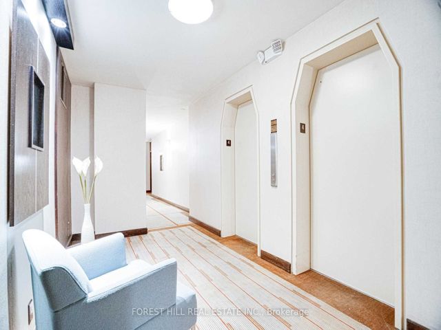 402 - 350 Lonsdale Rd