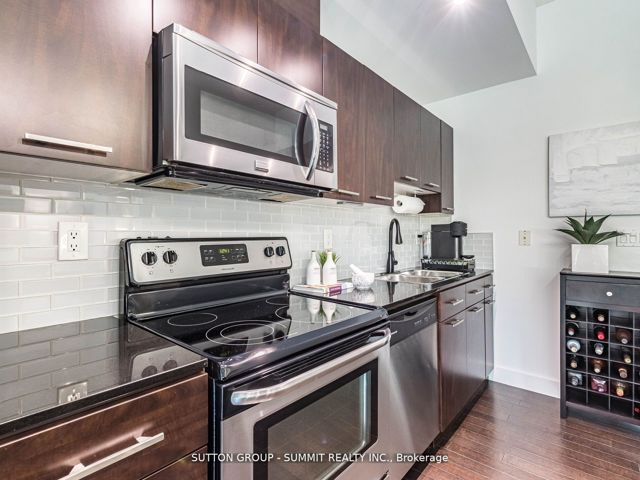 209 - 397 Front St W