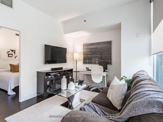 209 - 397 Front St W