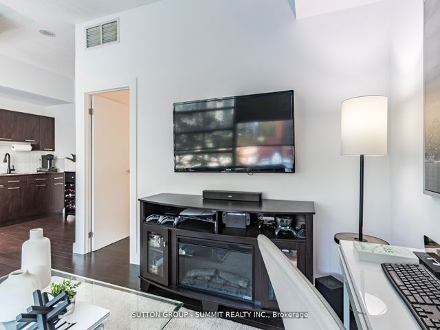 209 - 397 Front St W
