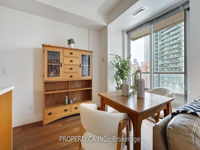 1212 - 168 King St E
