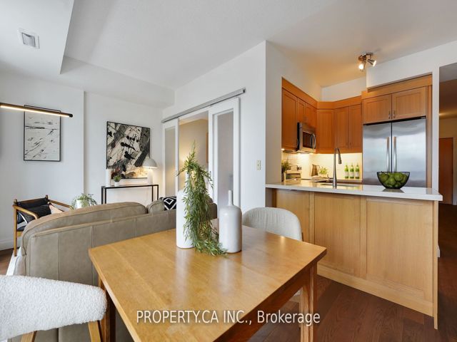 1212 - 168 King St E