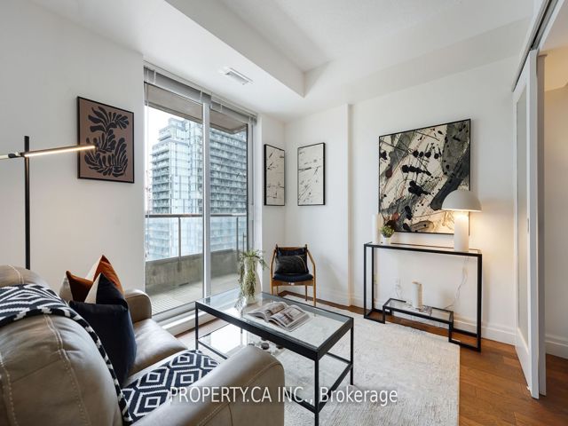 1212 - 168 King St E