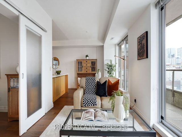 1212 - 168 King St E
