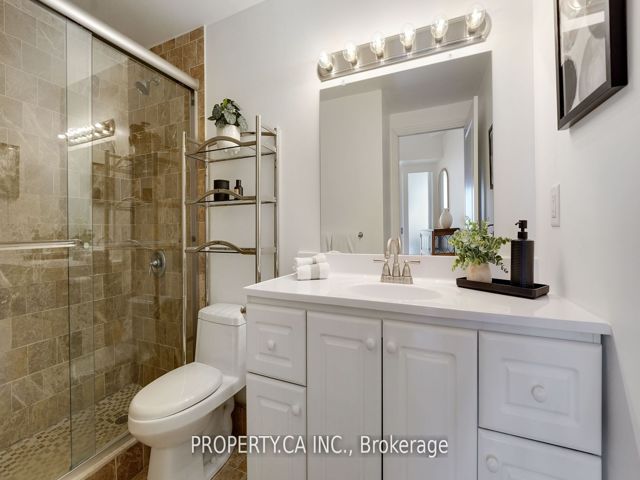 1212 - 168 King St E