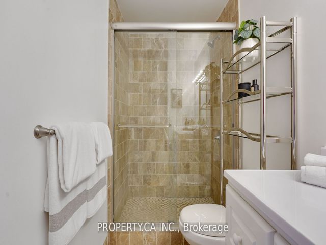 1212 - 168 King St E