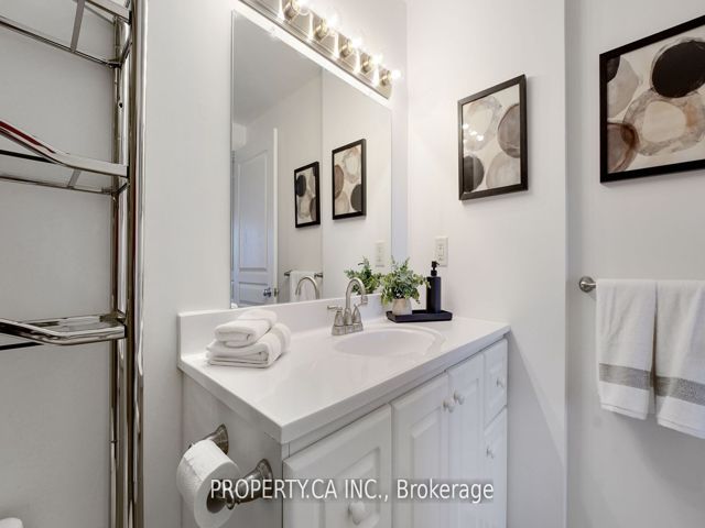1212 - 168 King St E