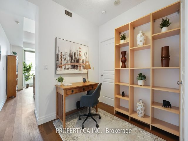 1212 - 168 King St E