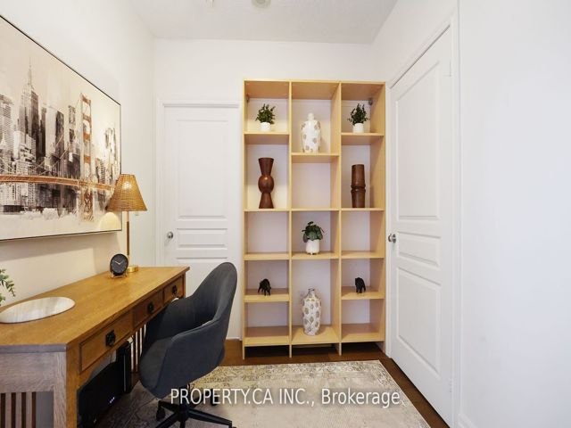 1212 - 168 King St E