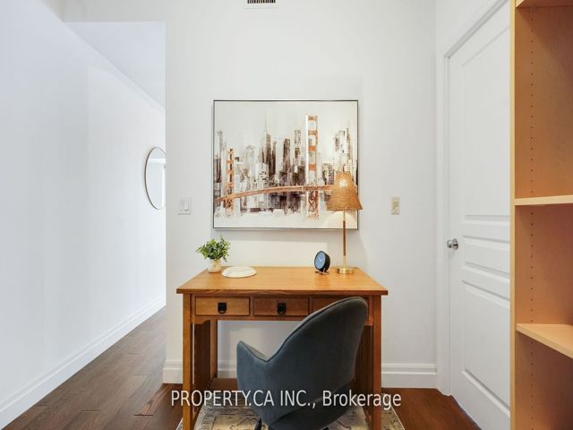 1212 - 168 King St E