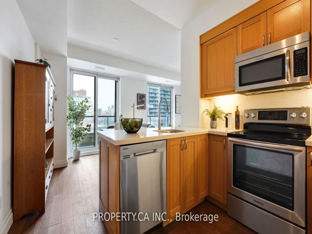 1212 - 168 King St E
