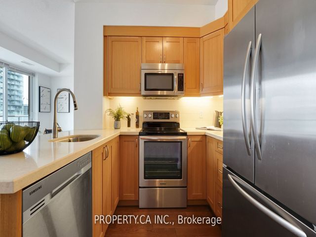 1212 - 168 King St E