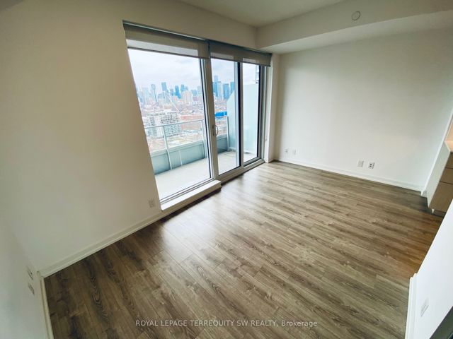 2111 - 20 Tubman Ave