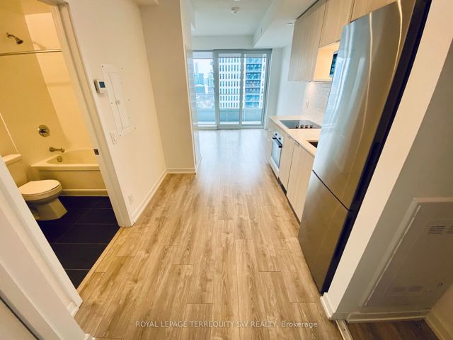 2111 - 20 Tubman Ave