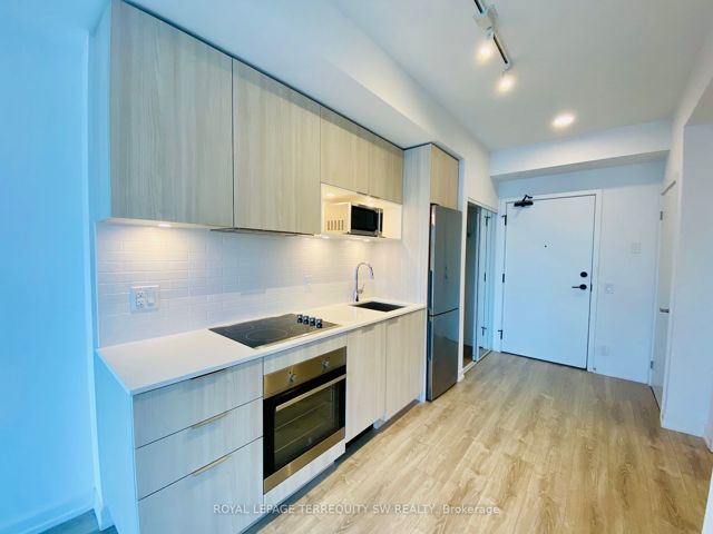 2111 - 20 Tubman Ave