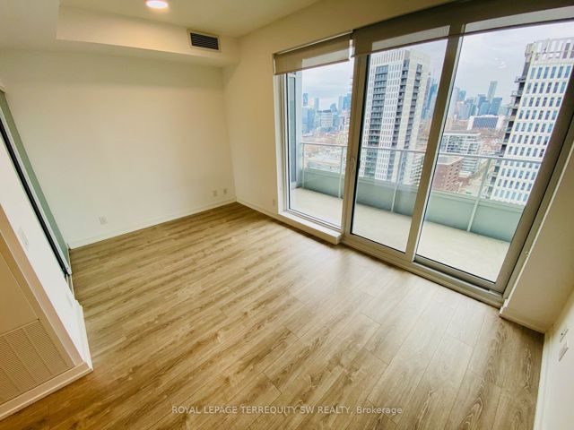 2111 - 20 Tubman Ave