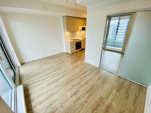 2111 - 20 Tubman Ave
