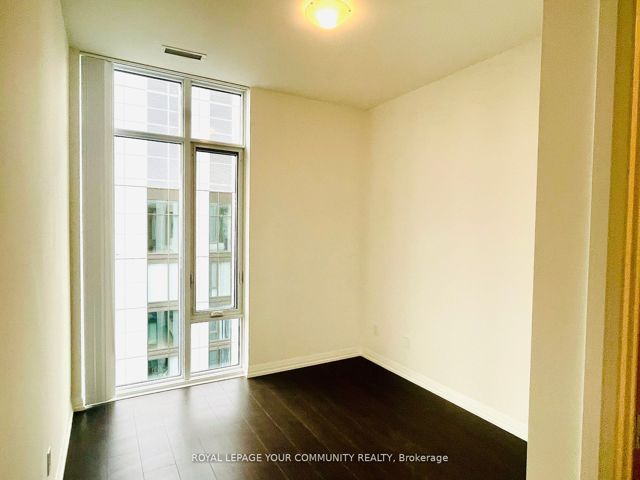 GPH29 - 28 Widmer St S