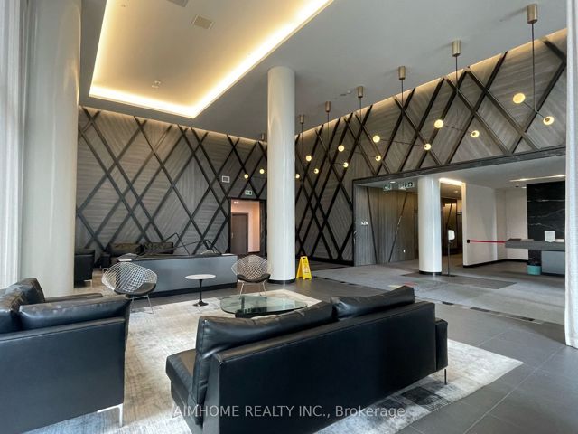 905 - 52 Forest Manor Rd