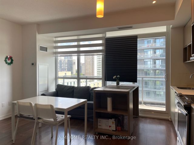 905 - 52 Forest Manor Rd