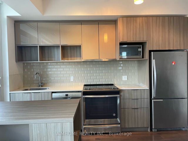 905 - 52 Forest Manor Rd