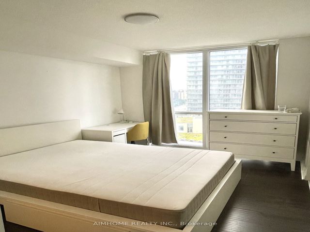 905 - 52 Forest Manor Rd