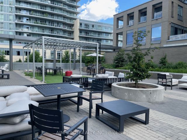 905 - 52 Forest Manor Rd