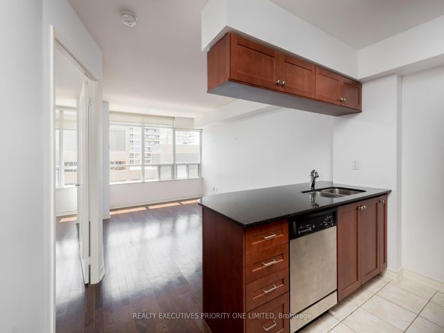 1306 - 60 St Clair Ave W
